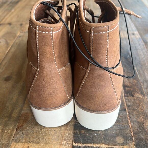 St. John’s Shoes Womens 9 Tan Boswell Heel Booties - Picture 2 of 7